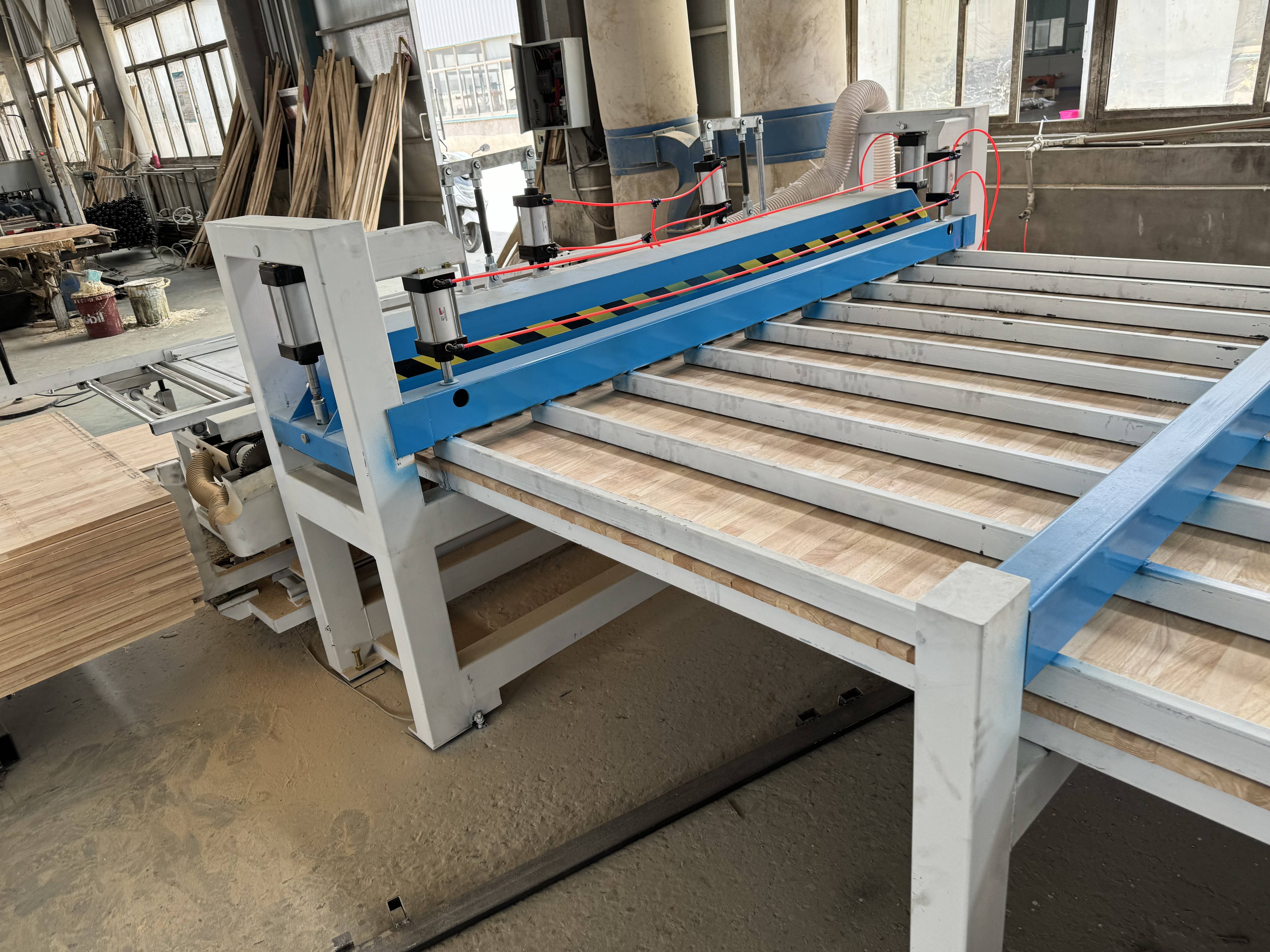 全自动木工拼板机 数控拼板机：木工行业的智能化生产引擎