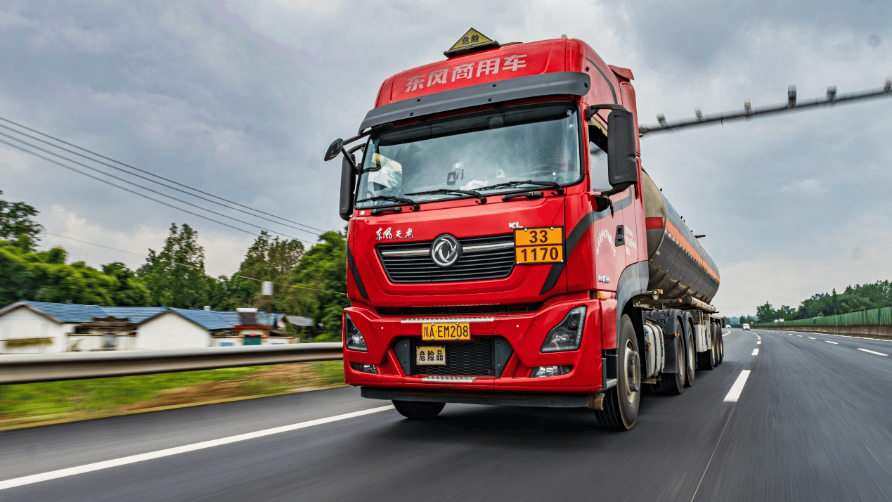 30余载与卡车为伴,东风龙擎是他运酒路上“最强芯”