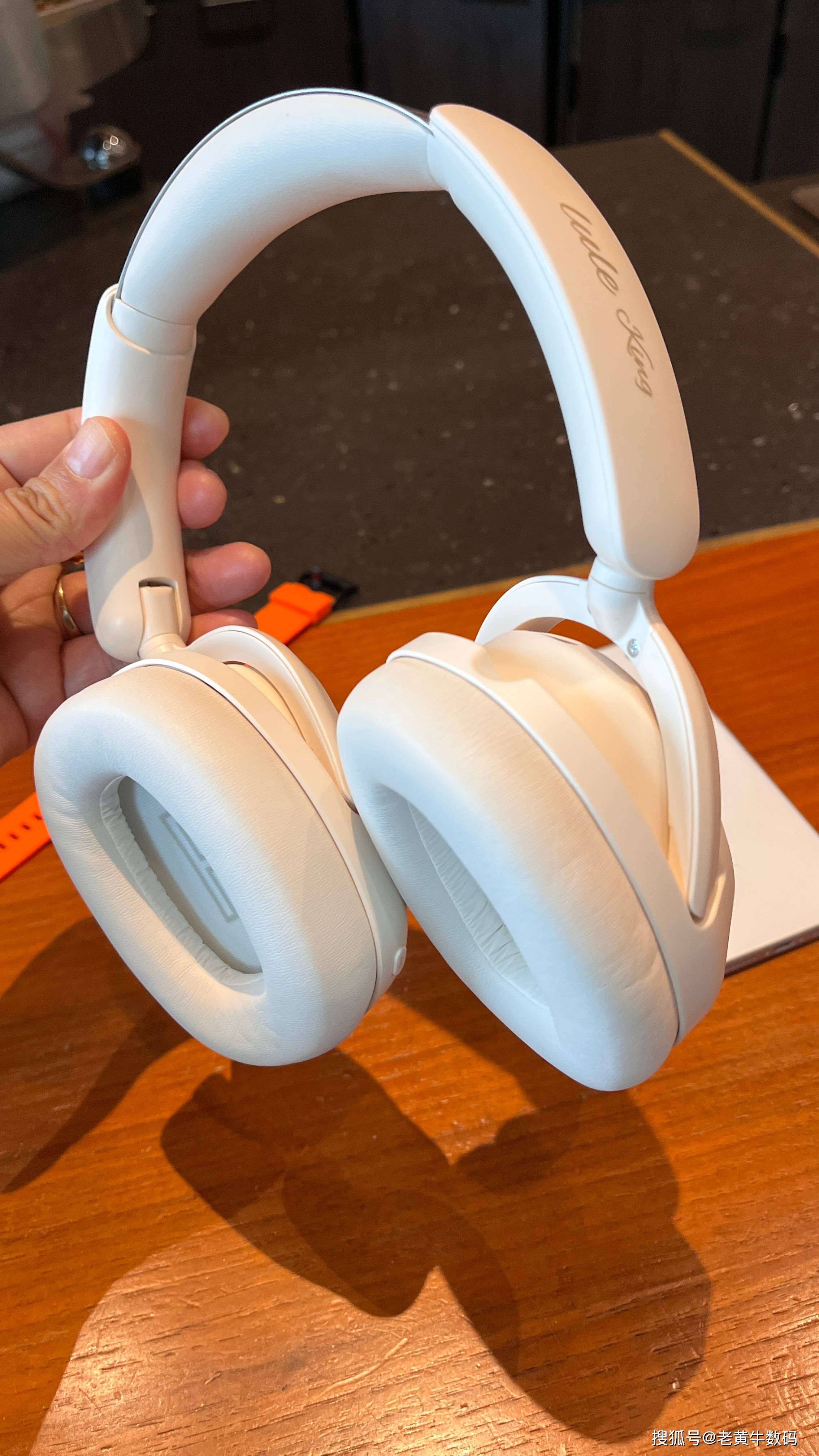 blinblin king旗舰款头戴耳机:双芯降噪 全场景适配,重新定义高端听觉