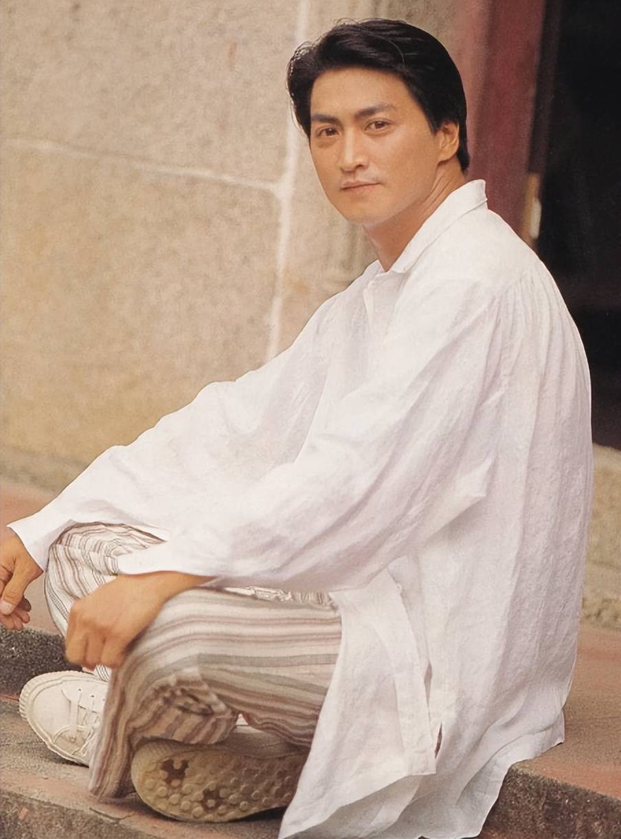 没想到,核污水事件仅2年,何家劲竟在何晴死后因一举动口碑暴涨