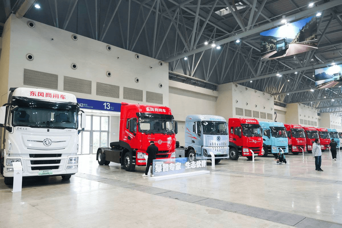全新平台亮相！东风商用车2026年合作伙伴大会盛大启幕 剑指17.6万台