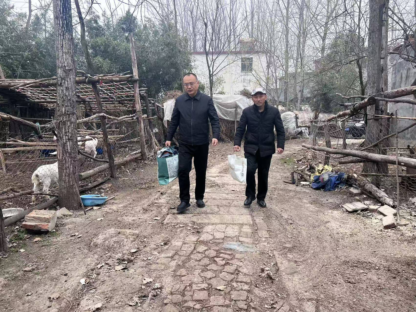 ��ϵ����ѧ�ӣ�������ְУ԰��ƽ�����е�ְҵѧУ����У԰������