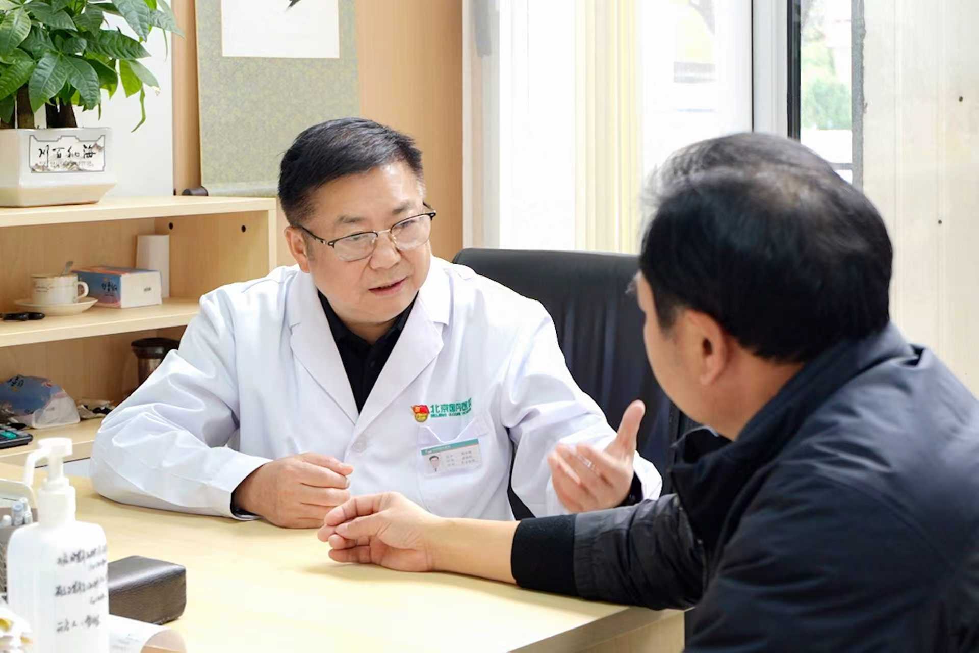 北京国丹医院郑华国：白癜风与冬季衣物搭配，保暖与防护兼顾技巧
