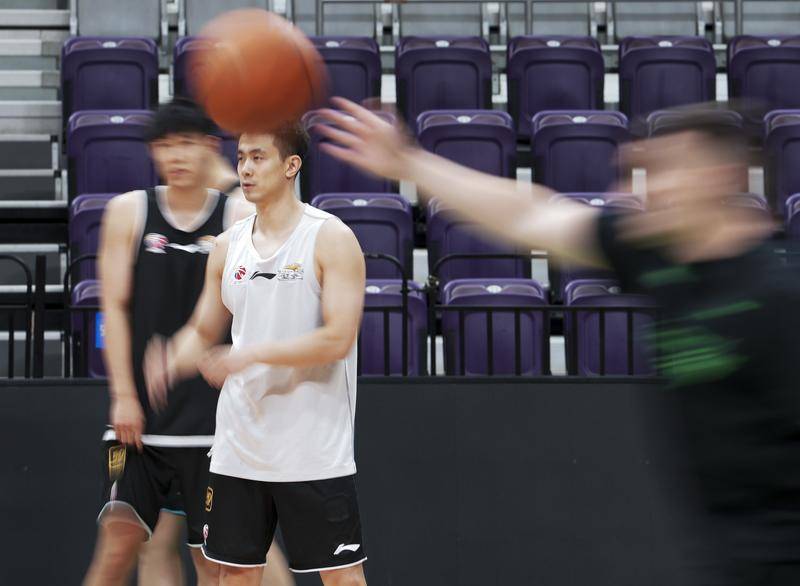 赵继伟复出赛季首秀战新疆 杨鸣：上场时间受限制