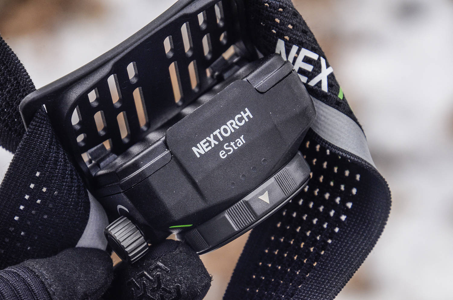 消解夜色里的不安与不便,重新定义实用照明:纳丽德 eStar头灯