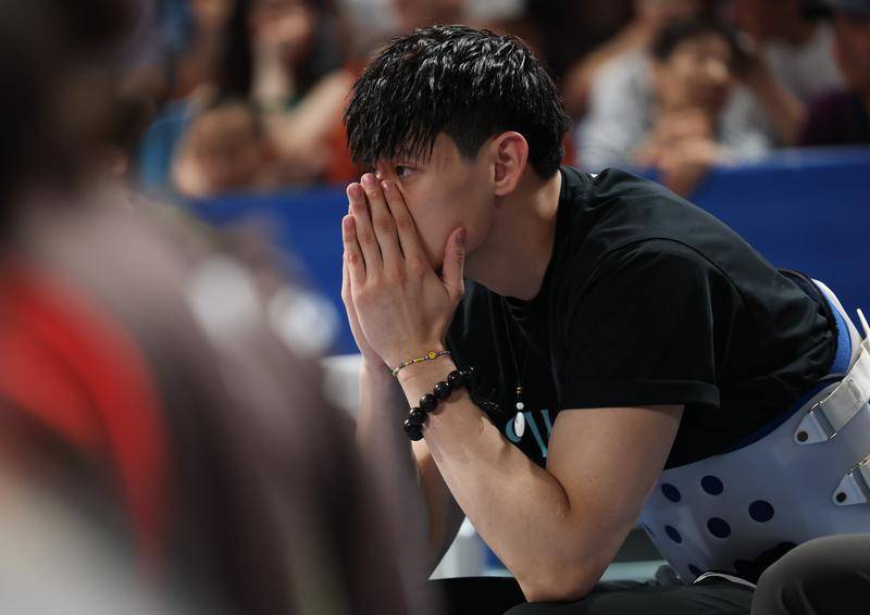 曾凡博腰部伤势加重 医生要求停止比赛进行治疗