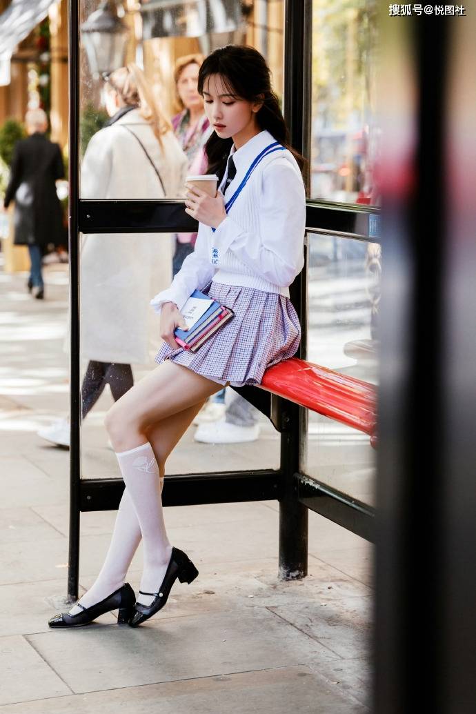 陈都灵英伦学院风：清甜与知性的校园表达