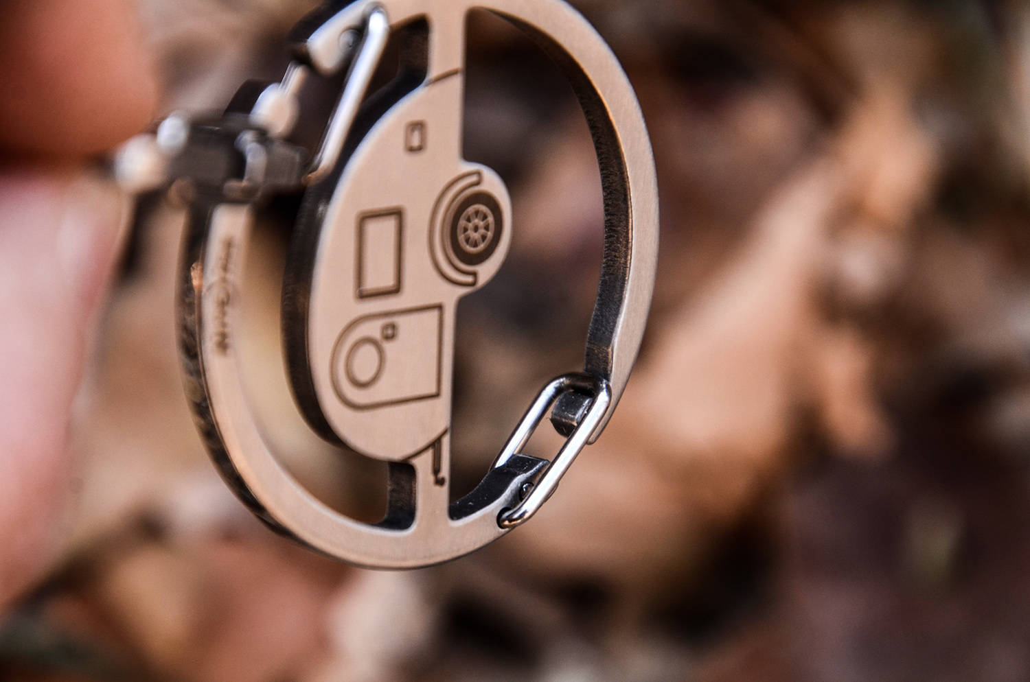 把户外生活挂在背包上：奈爱露营车钥匙扣