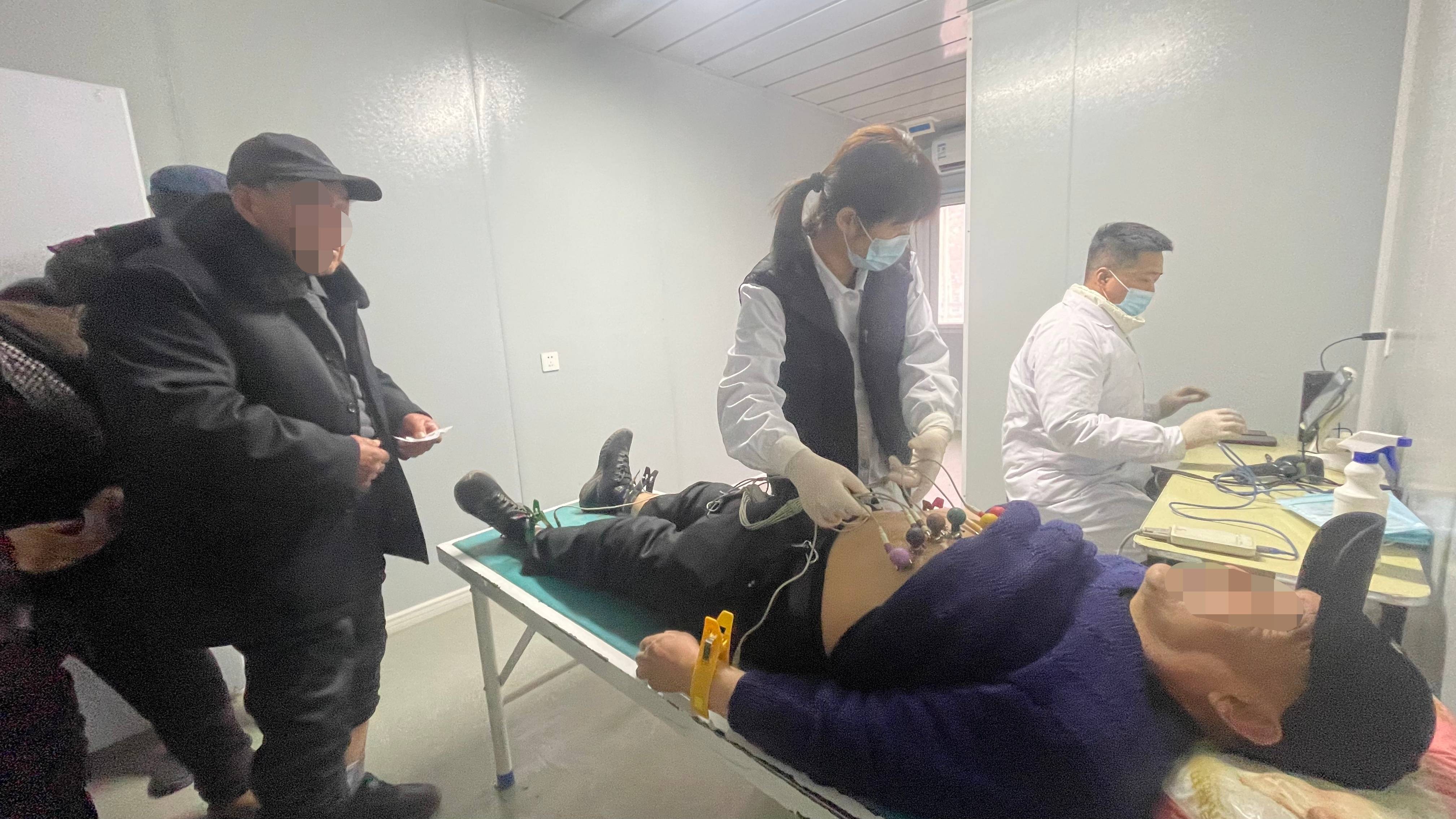 包含中日友好医院代挂专家号服务老人体检全程耐心陪护，轻松完成检查的词条