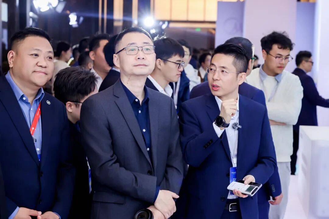 《让“空气看得见” MEIPONT风神之眼家族亮相鸿蒙智选发布会》