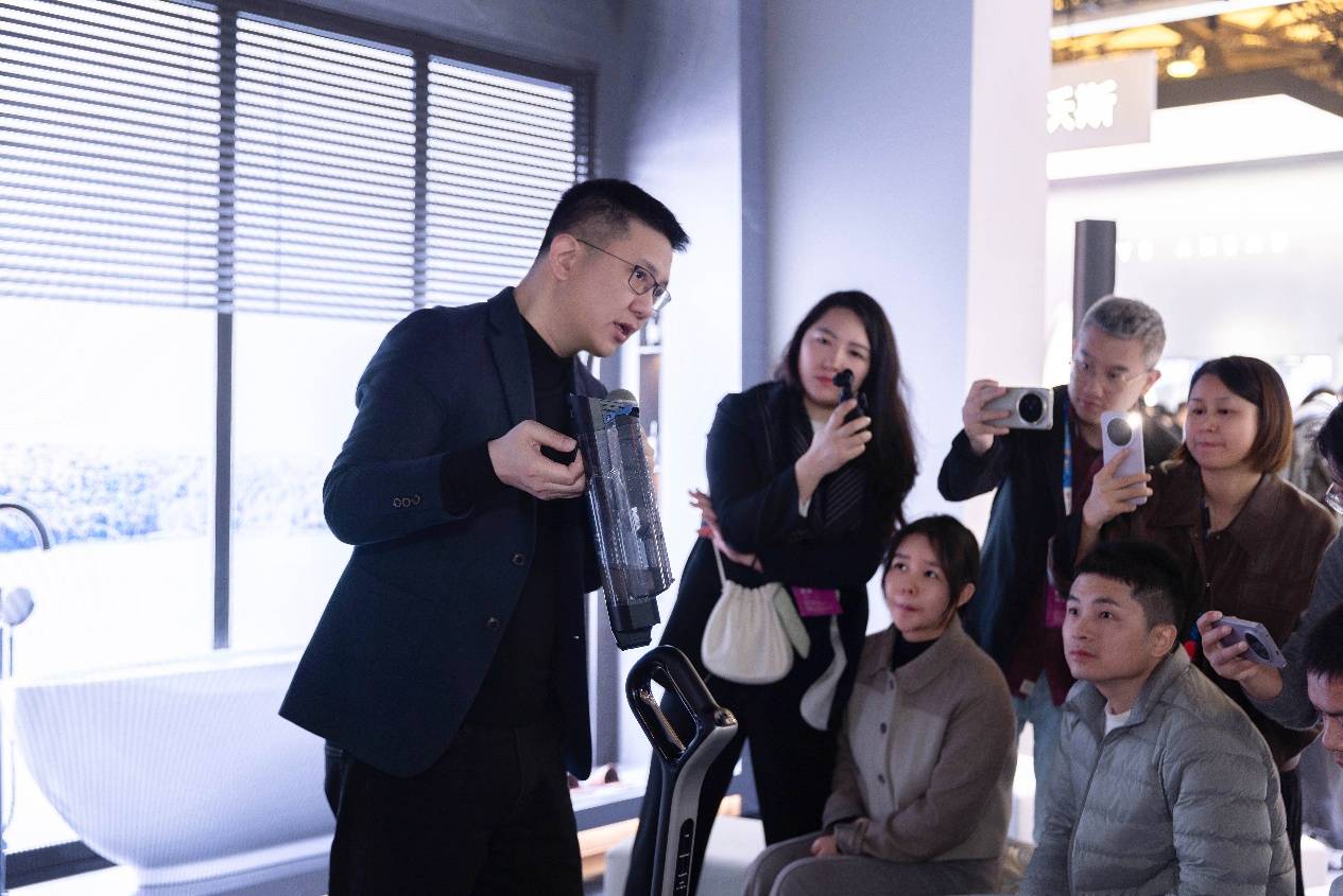 《AWE观察:添可芙万Station View洗地机发布 引领智能清洁体验飞跃》