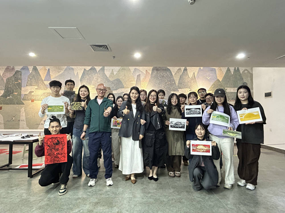 26 艺术导览+公教活动.jpg