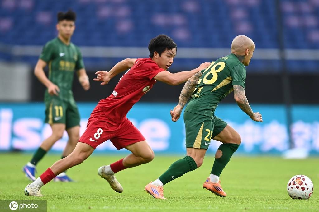 中足联官方：李镇全辱骂米特里策 停赛2场罚款2万