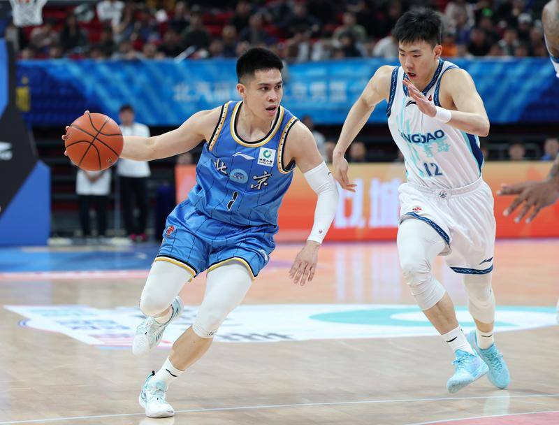 CBA-北汽胜青岛 周琦在比赛中上篮_张晨霖_北京_北京