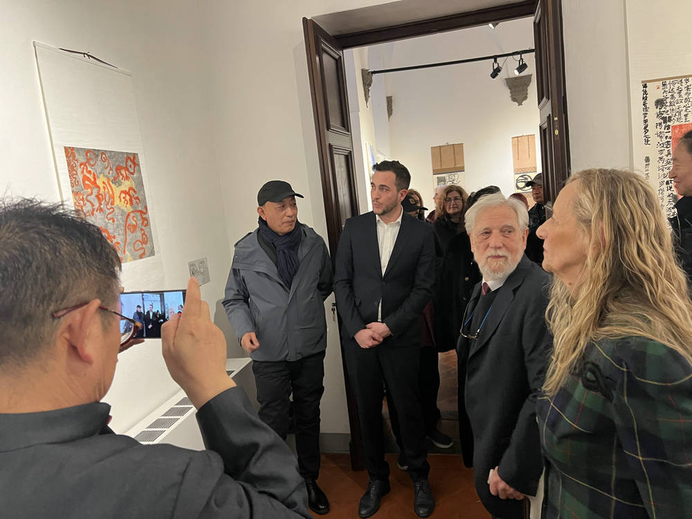 ���龪����ƽ��������־�����´�չ�����������