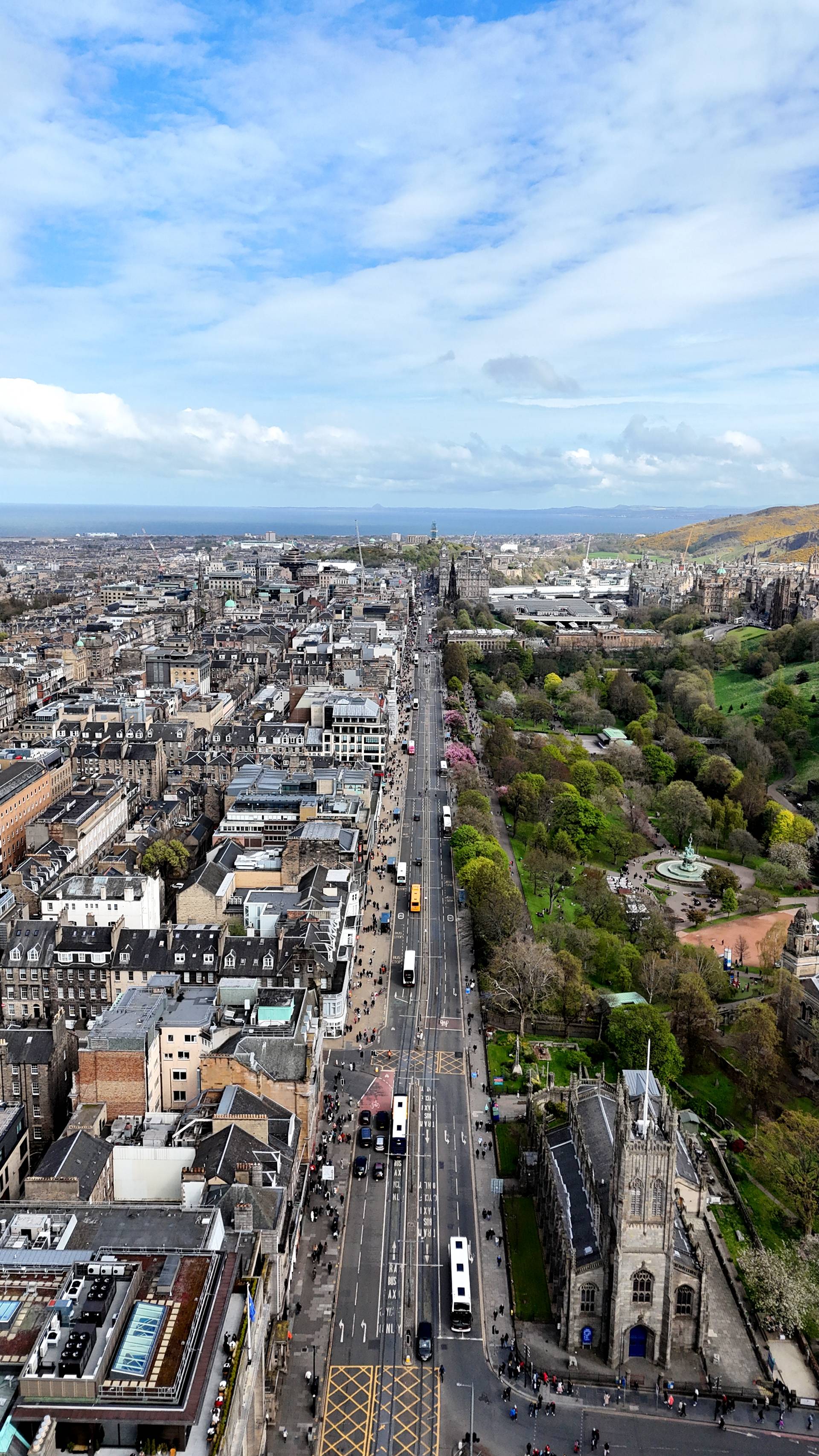Princes_Street_-_aerial_-_2025-04-19_副本.jpg