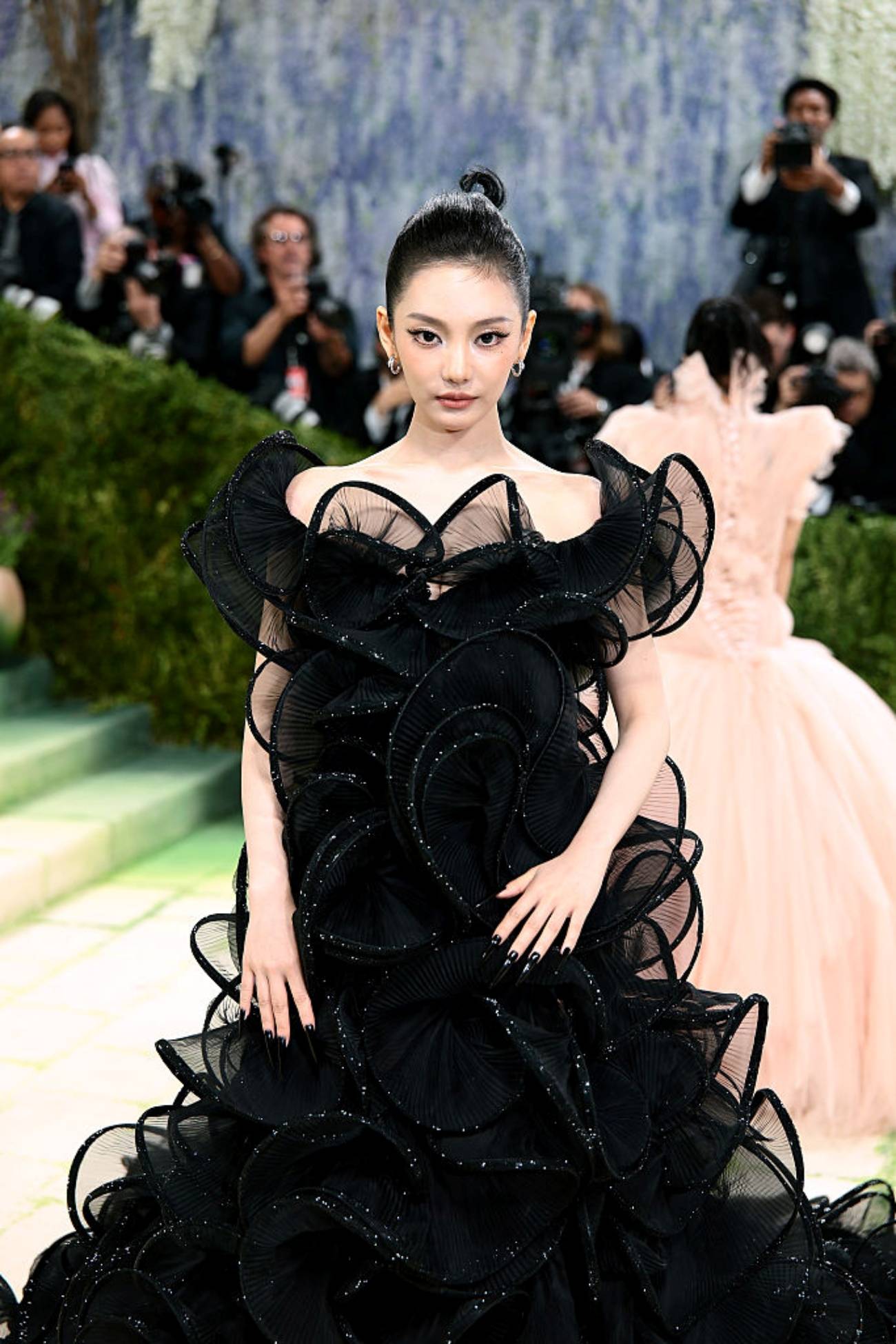 NINGNING出席Met Gala活动图片 (出处 - gettyimages Dimitrios Kambouris).jpg