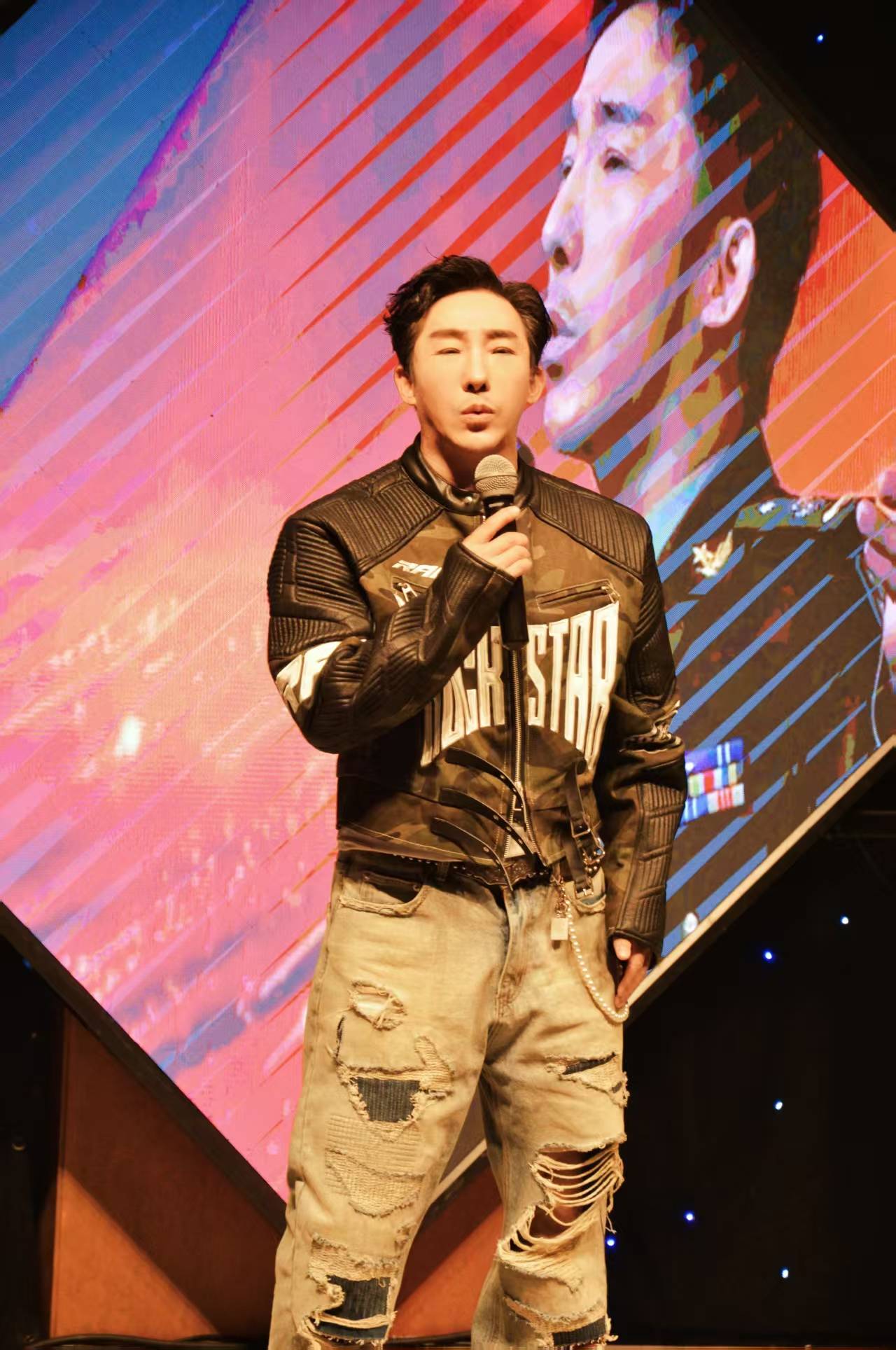 著名表演艺术家高桐林歌手季广峰著名笑星刘全和刘全利影视演员