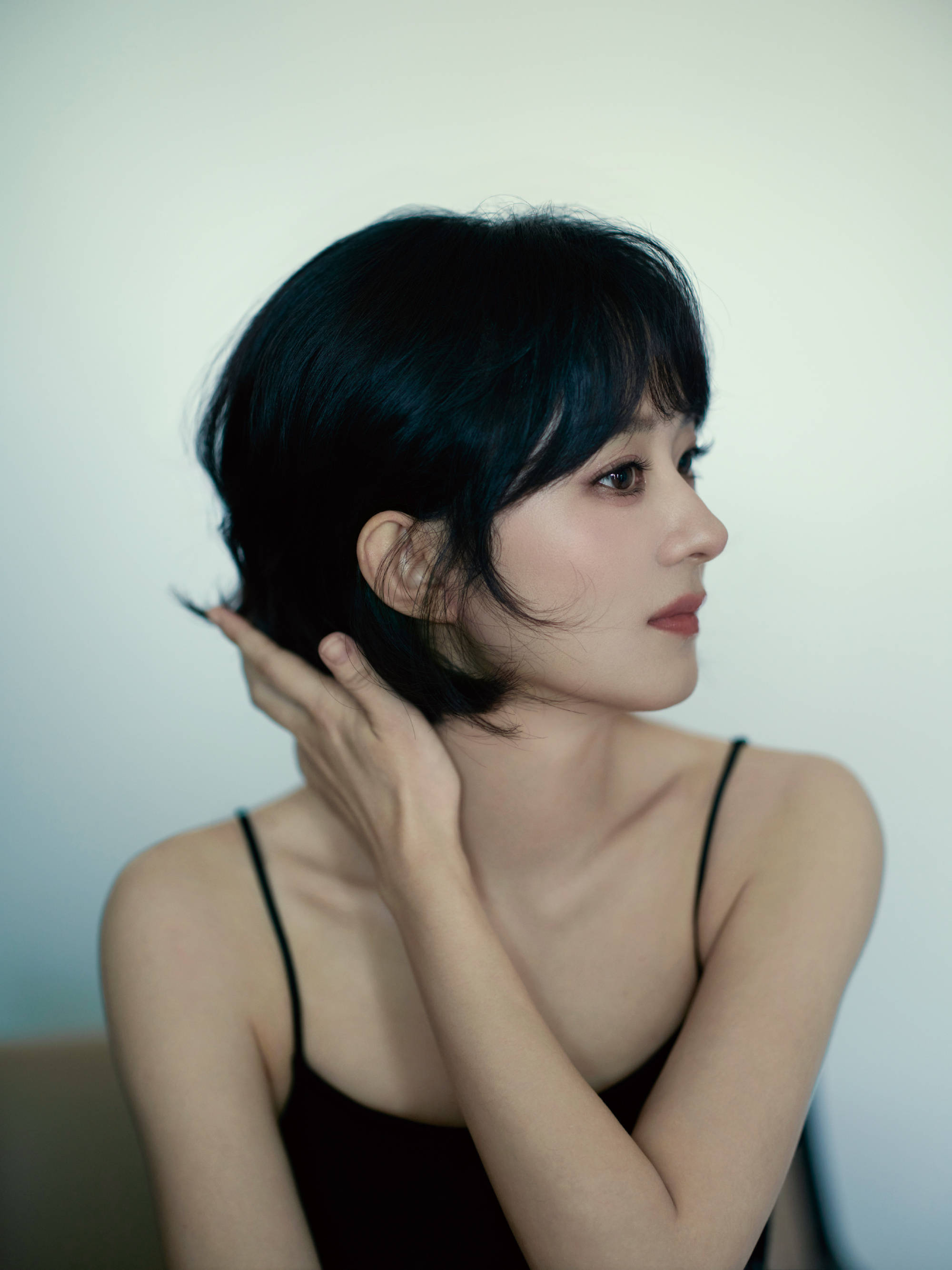 赵丽颖的侧颜好漂亮。