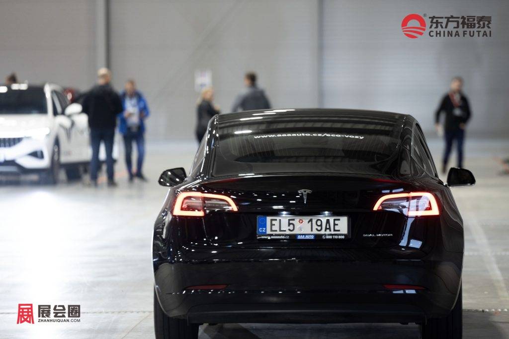 Tesla-testovaci-jizdy-1024x683.jpg