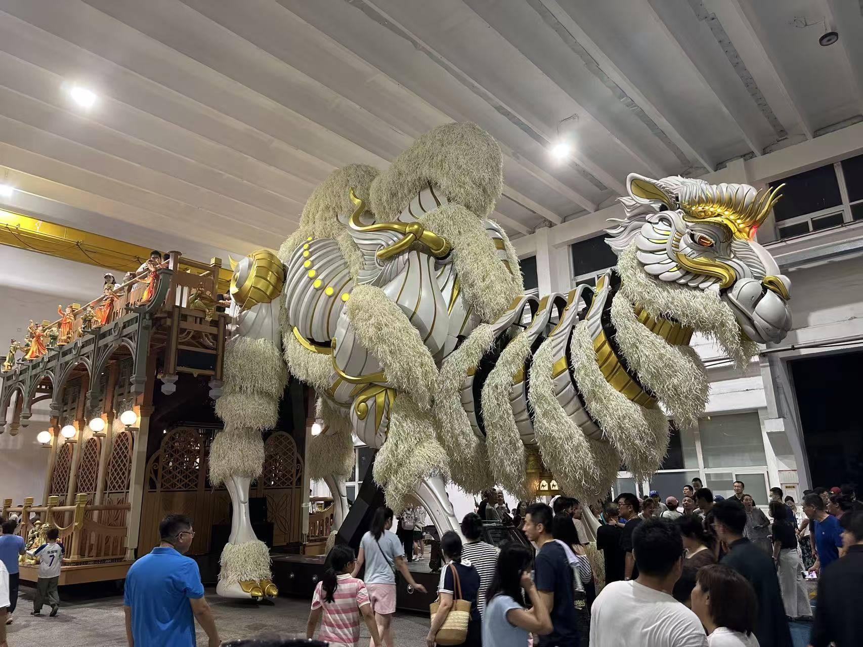 会说唱、懂交流 AI神驼“途途”在大连苏醒 记者走进唤醒仪式现场 对话机械生命艺术家肖迪