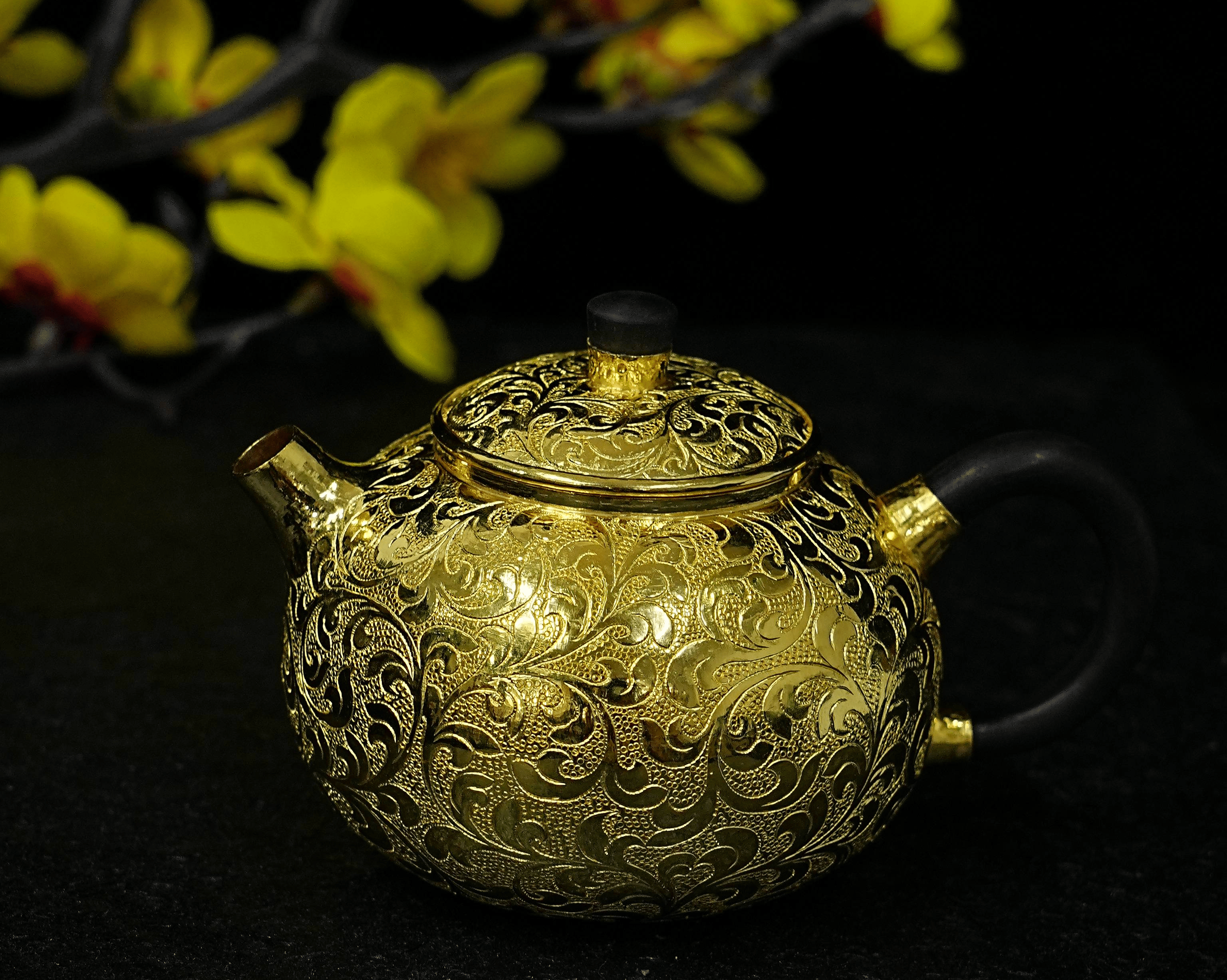 天金色珠宝-黑檀·缠枝莲西施壶1.JPG