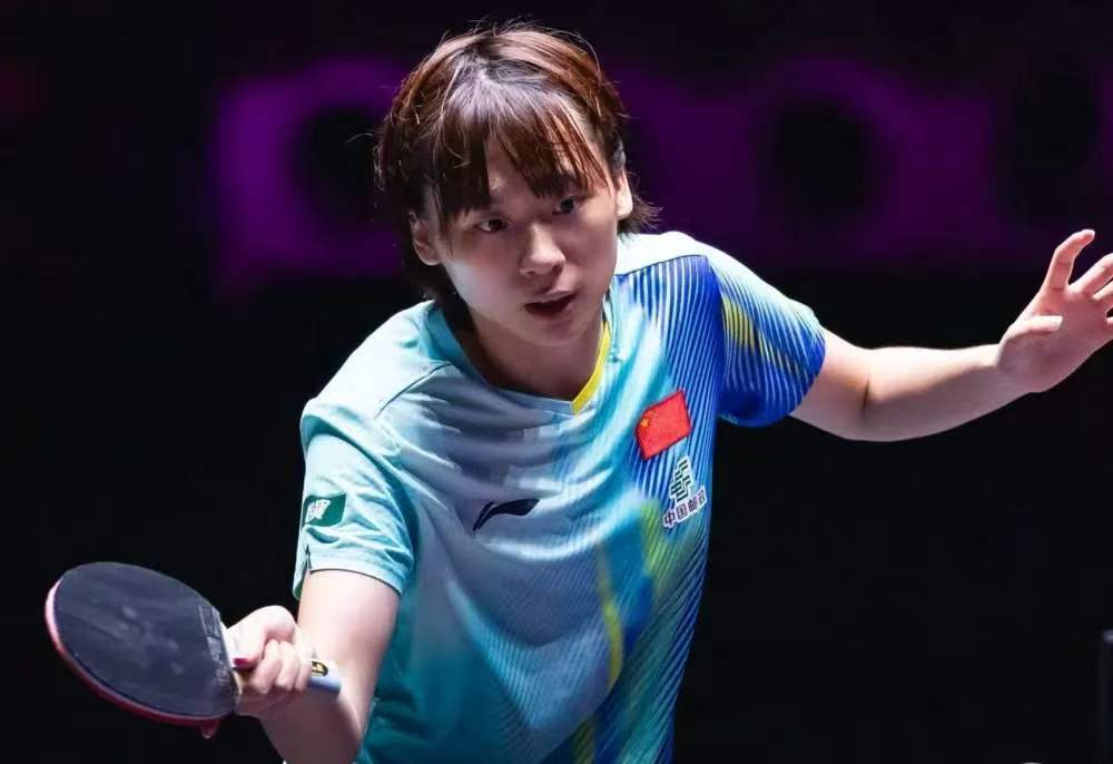 爆发！陈熠4-3击退早田希娜，率先挺进决赛，正手火力轰晕对手