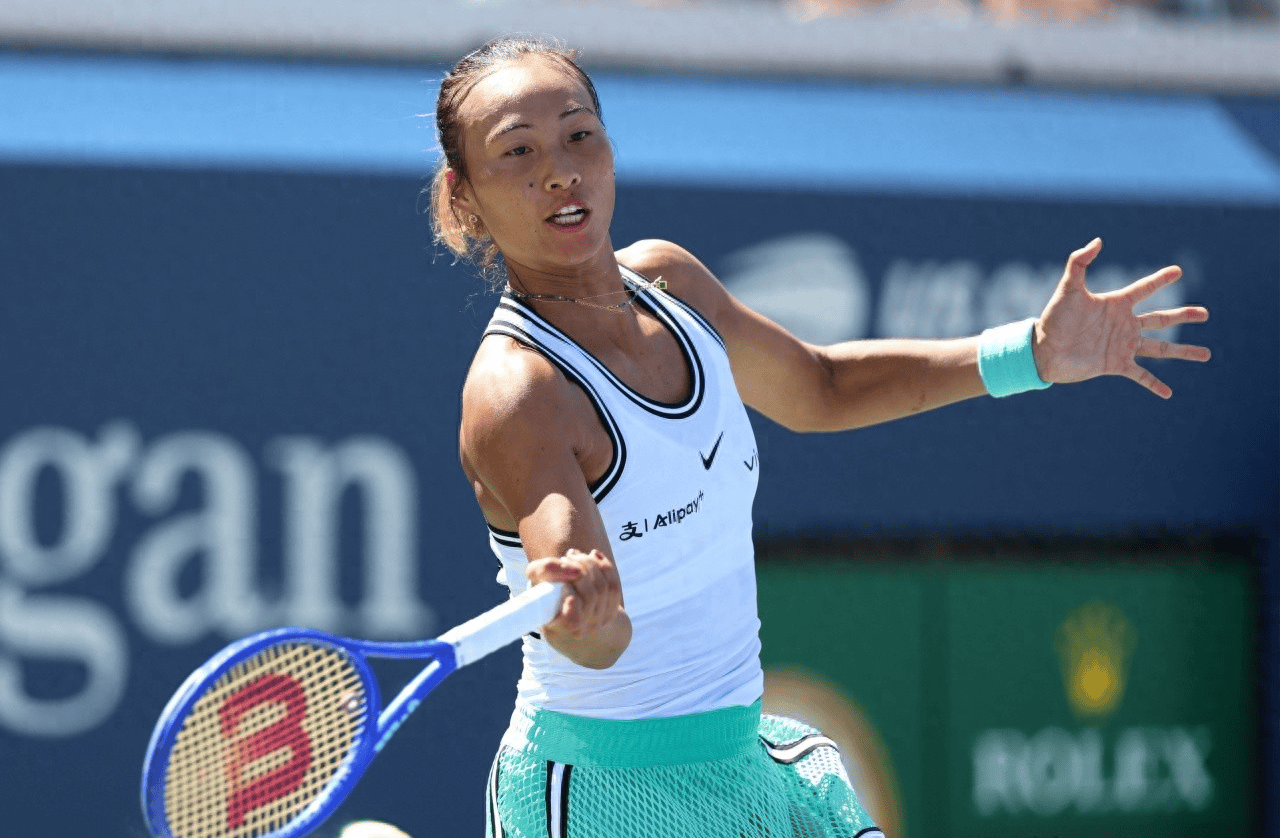2比0横扫斯瓦泰克，0比5落后再演翻盘，郑钦文进美网八强