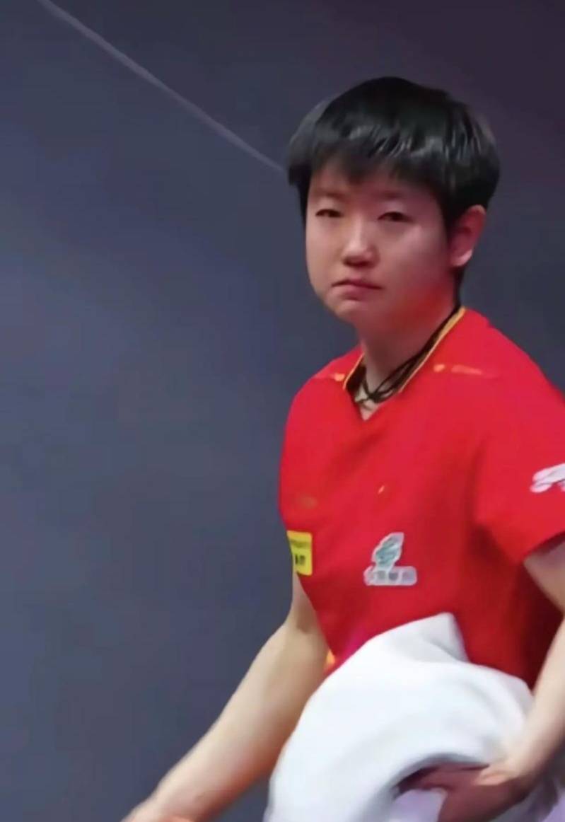 孙颖莎的成绩更好,为什么年收入不及郑钦文的三分之一?