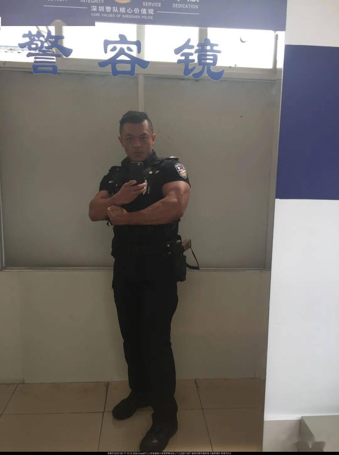 深圳肌肉特警爆刷朋友圈!这身材罪犯见了都要颤抖.