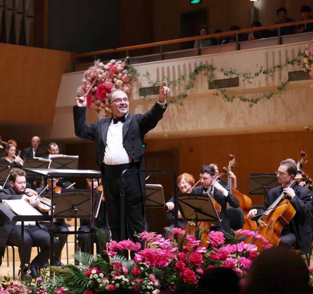 卡尔曼《吉普赛公主序曲》,乔治·比才的《卡门序曲》《法兰多尔舞曲