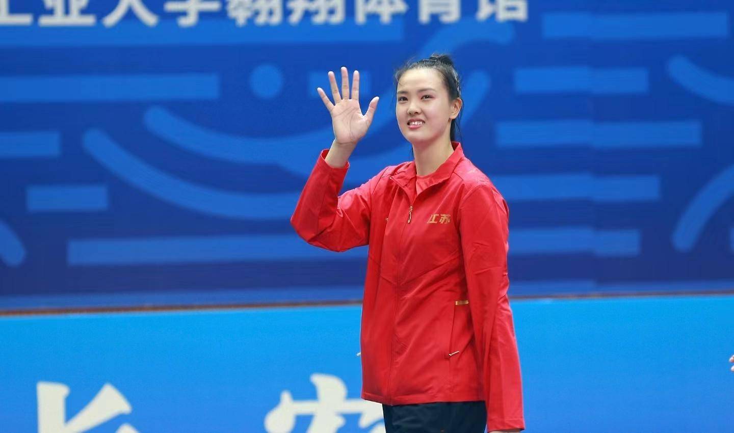 张常宁穿一件白色羽绒服,真的好漂亮!