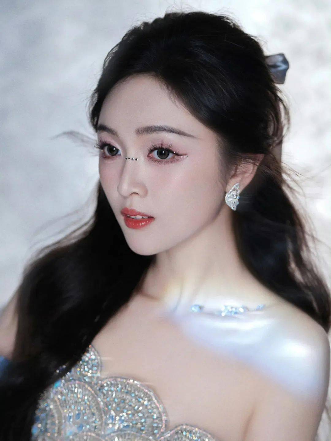 榜妹热线 | 虞书欣商务,吴宣仪进组,郑业成发展,孙俪新戏_剧本_资源