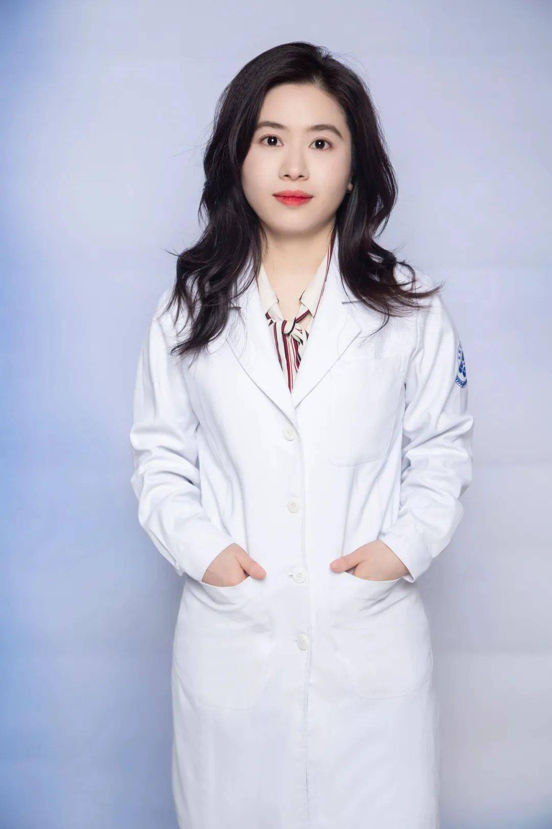 陈丽珍,主治医师,硕士学历,毕业于上海中医药大学,曾先后在解放军903