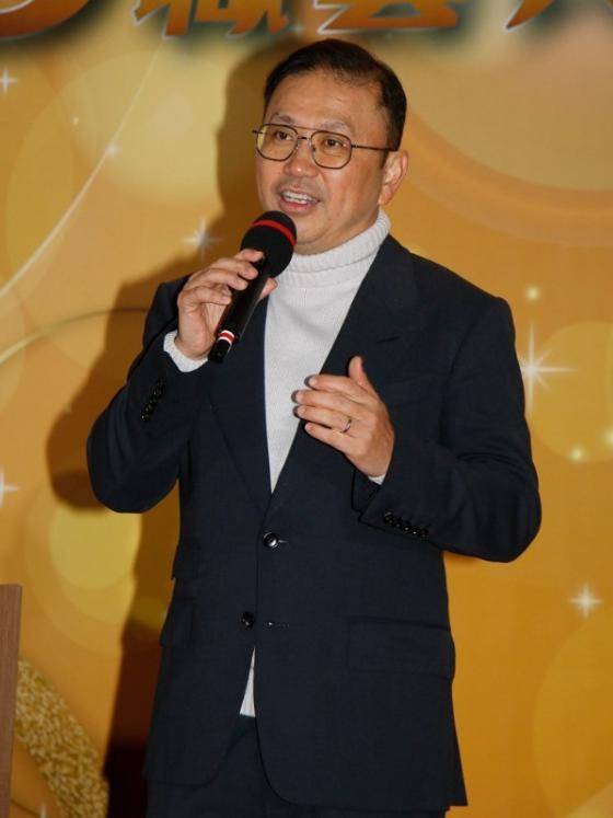 身为高层的曾志伟受访时补充,承诺早前裁员已告一段落:"现在反而不够