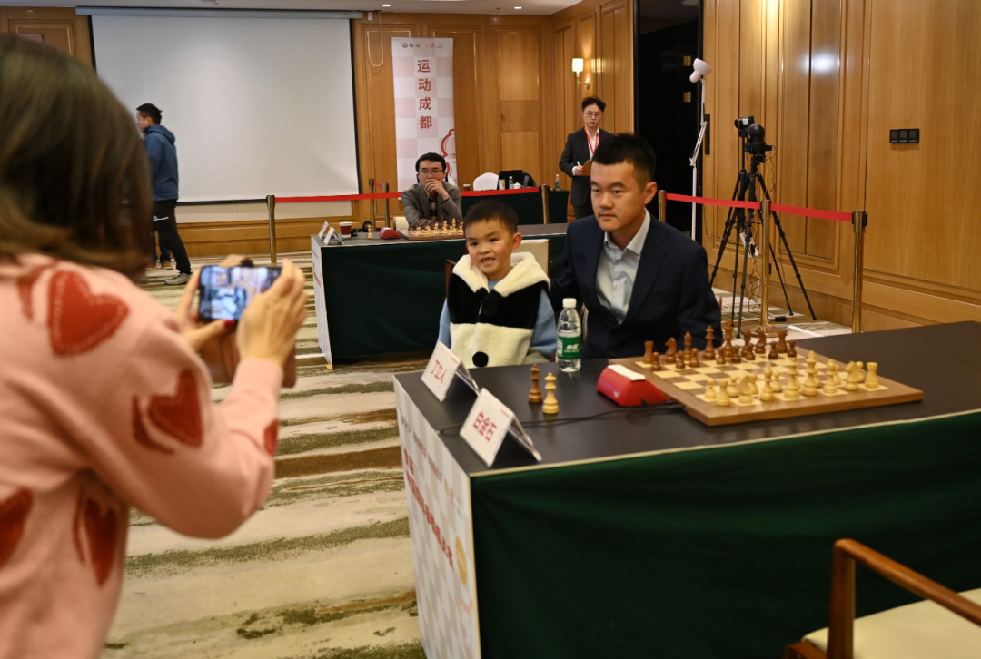 国际象棋世界冠军:成都很有生活气息_比赛_丁立_叶江川
