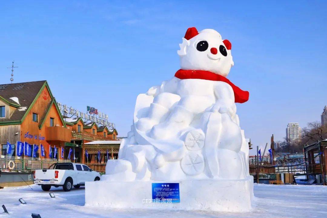 6座大型仿真雪雕在斯大林创意雪雕园诞生
