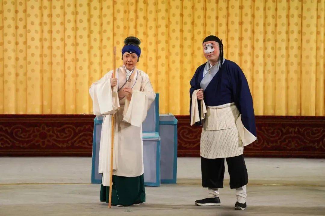 由北京京劇院優秀青年老旦演員李佳,文丑演員孫世民帶來《釣金龜》