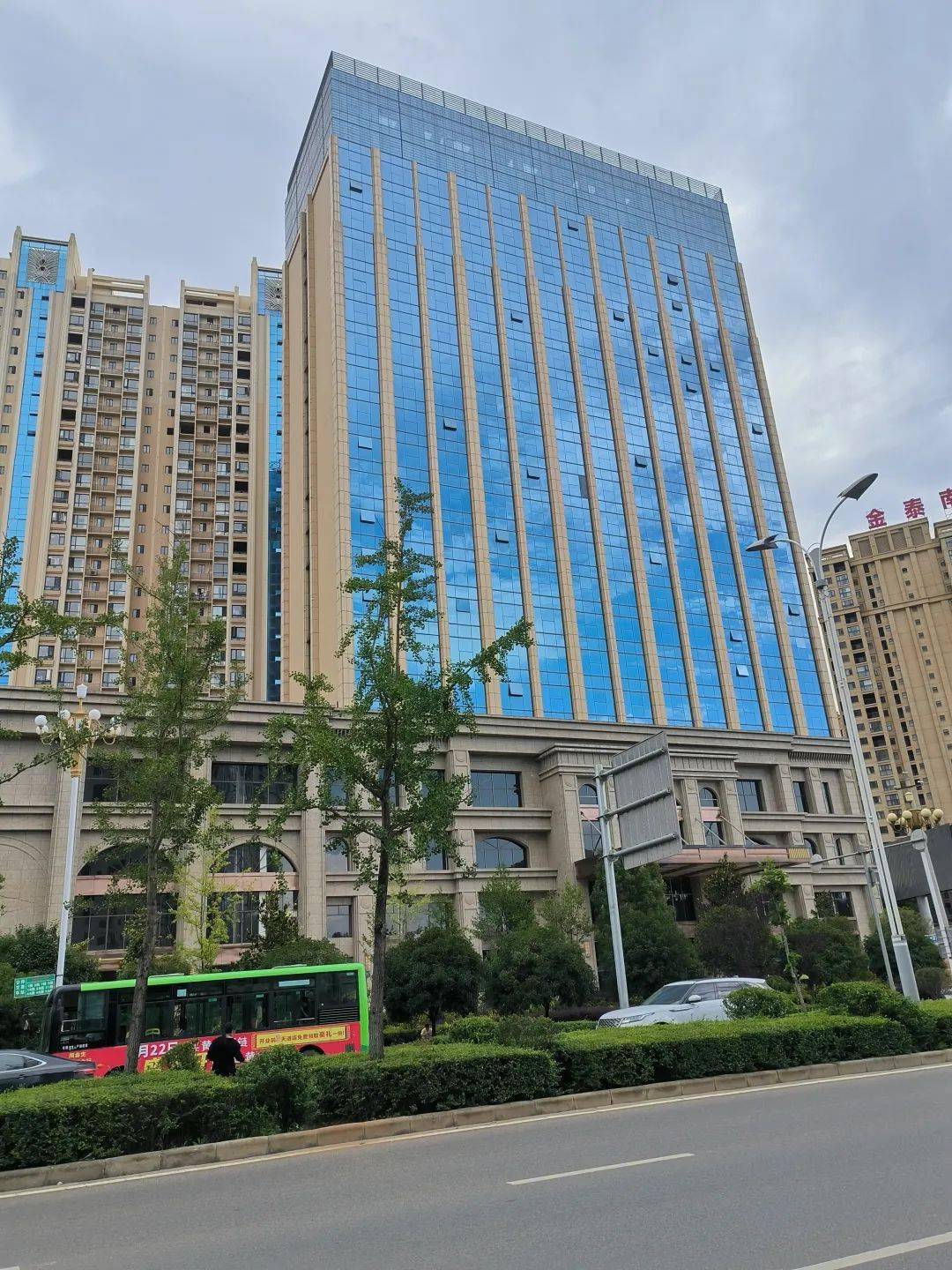 实拍昭通城南片区高楼林立