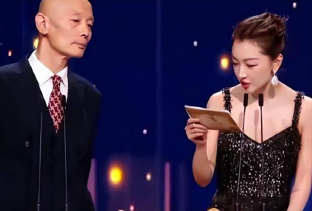 赵丽颖失奖摆黑脸,杨幂偷瞄魏大勋,心思根本藏不住_明星_瞬间_情感