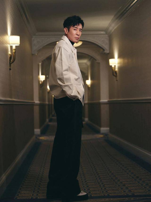 【于和伟】20231217 腾讯星光大赏内场造型穿搭_sander_jil_衬衫