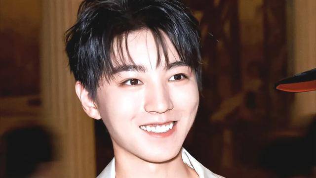 王俊凯,这个名字已经成为了华语娱乐圈的璀璨星光的又一次盛放_时尚