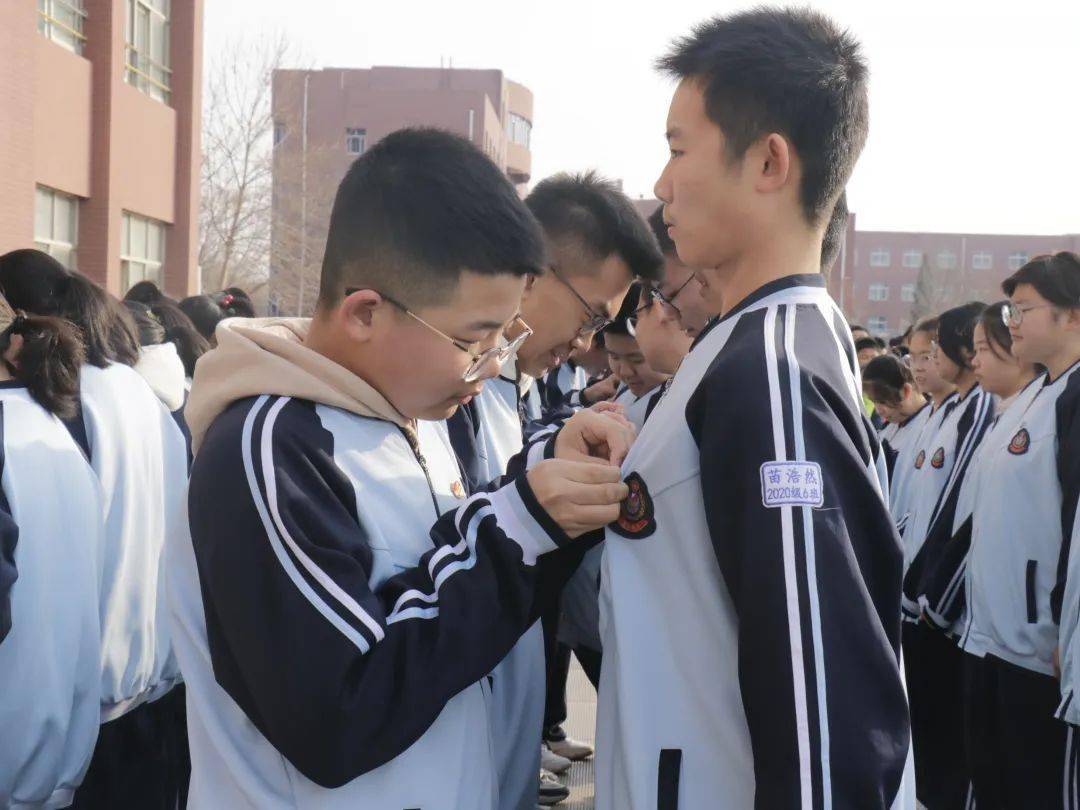 垦利实验中学举行团员入团宣誓仪式_活动_全体_郑重