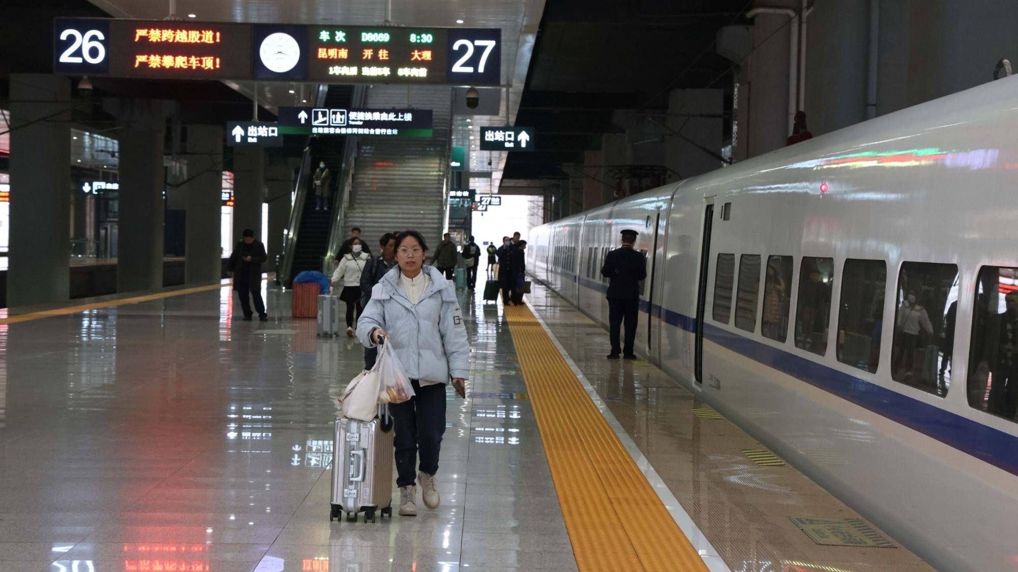 山西吕梁地区首开进京动车组列车,便利革命老区群众出行;太原经忻州西