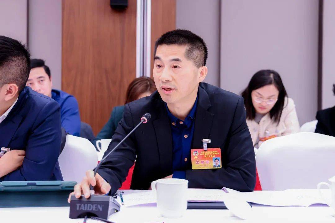 张伟看望政协委员并参加区政协五届三次会议民生事业联组讨论_相城