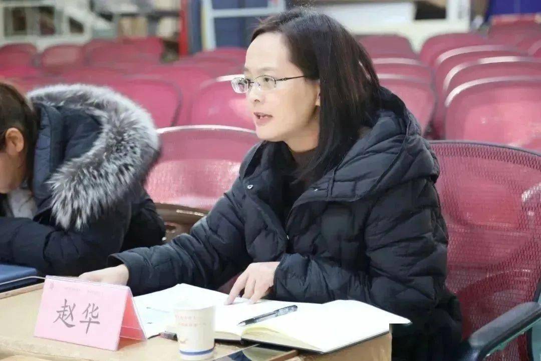 高新五小学生活动部赵华老师进行了题为《有效沟通,从互相"看见"开始