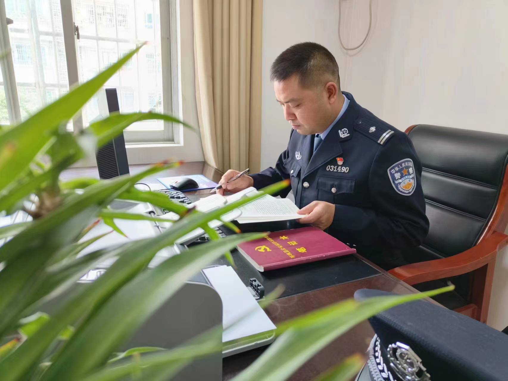 2023"最美基层民警" 杨解:袖珍式刑侦大队长