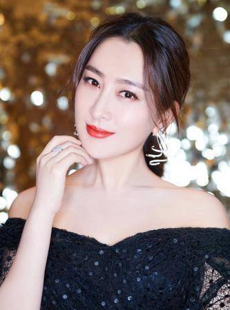 安以轩在豪宅冰箱养螃蟹,每天喂蛋黄敲眼睛,没反应就当晚灭了它_生活