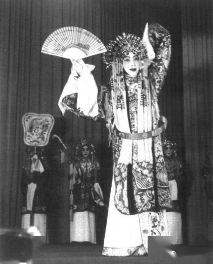 梅兰芳1956年在南京人民大会堂公演时的珍贵老照片_先生_表演_演出