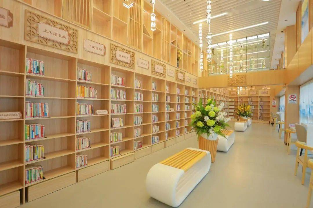 发展中心均被评为省特级文化站;全区290个村居均建有综合性文化服务